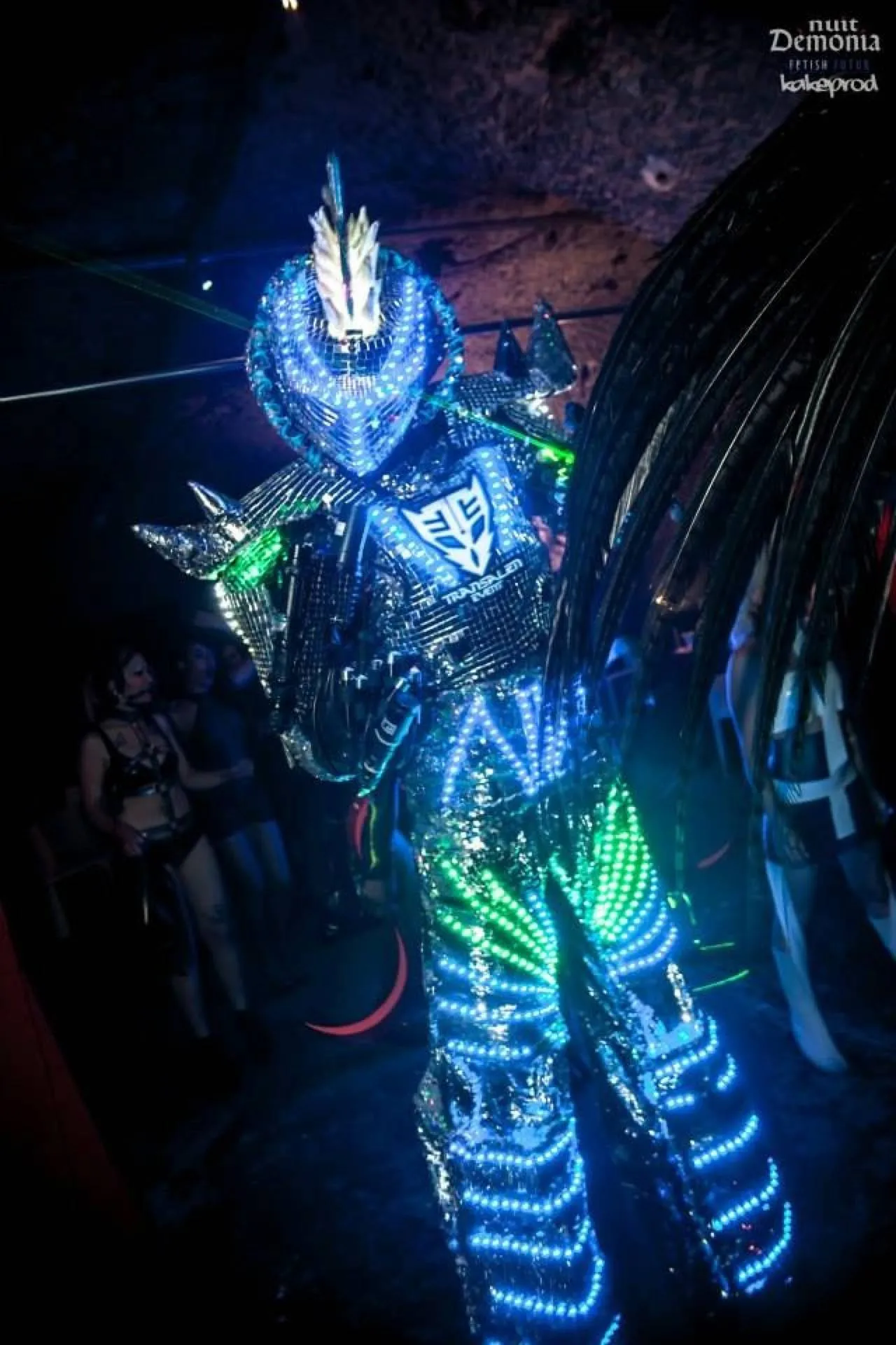 Défilé de la Fetish Parade avec costumes futuristes