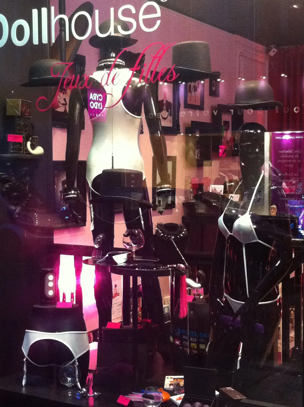 dollhouse boutique 01