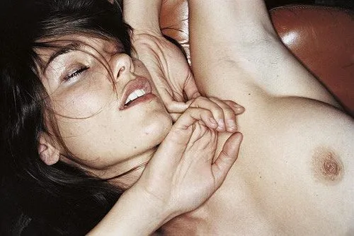 Femme qui prend du plaisir - de l'émotion dans les pornos - nouveauxplaisirs.fr