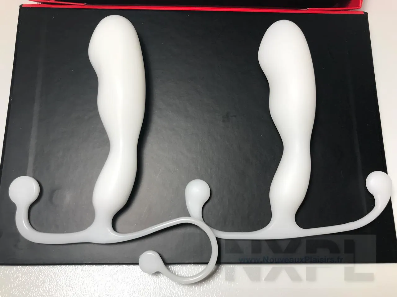 Comparaison côte à côte entre l'Aneros Helix classique et l'Aneros Helix Trident