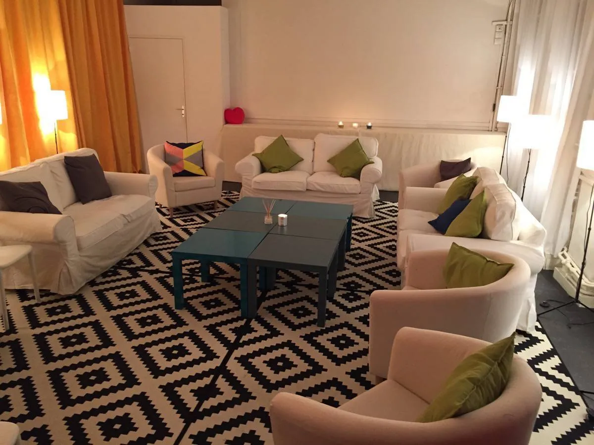 Participants et ambiance lors du premier apéro de la #CULture à Paris