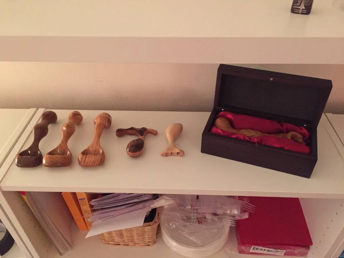 Exposition des godemichets en bois d'Idée du Désir