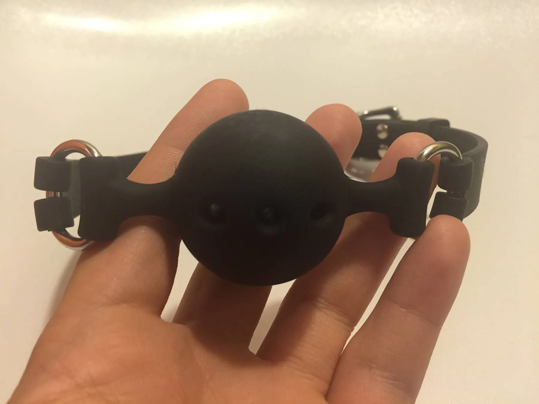 Vue d'ensemble du bâillon boule en silicone Dèmonia