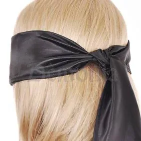 Bandeau noir Dèmonia attaché derrière la tête