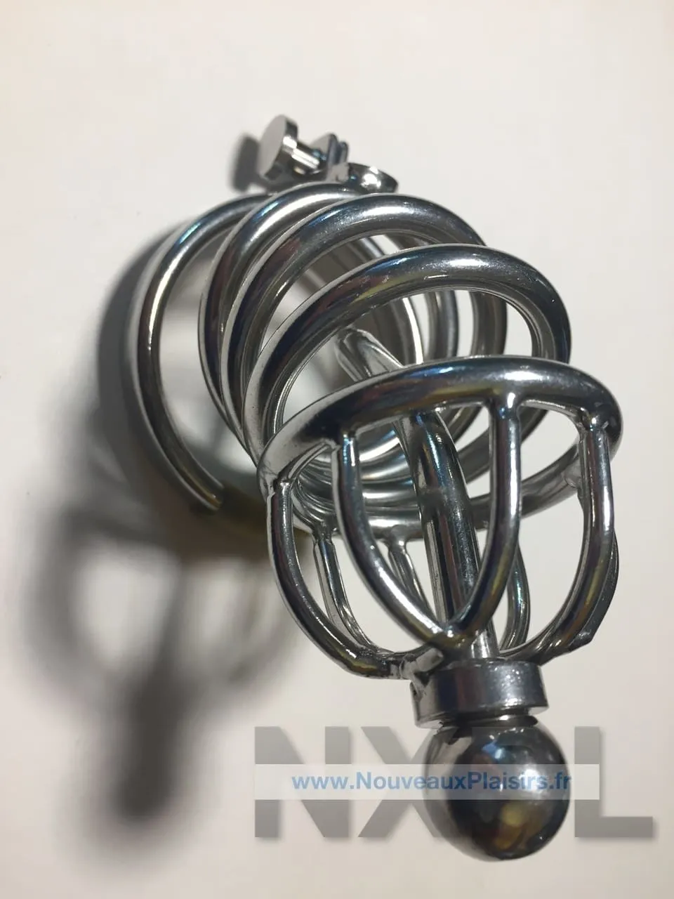 Test de la cage de chasteté Asylum 4 : L'acier au service de la soumission