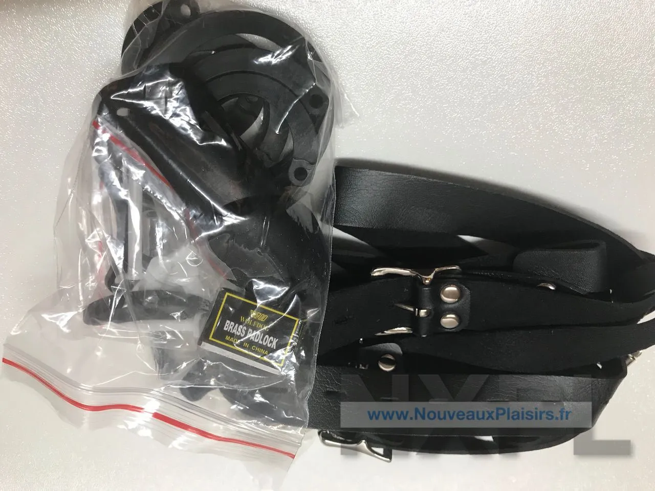 Test de la cage de chasteté FAAK chez Dildok.com - NXPL