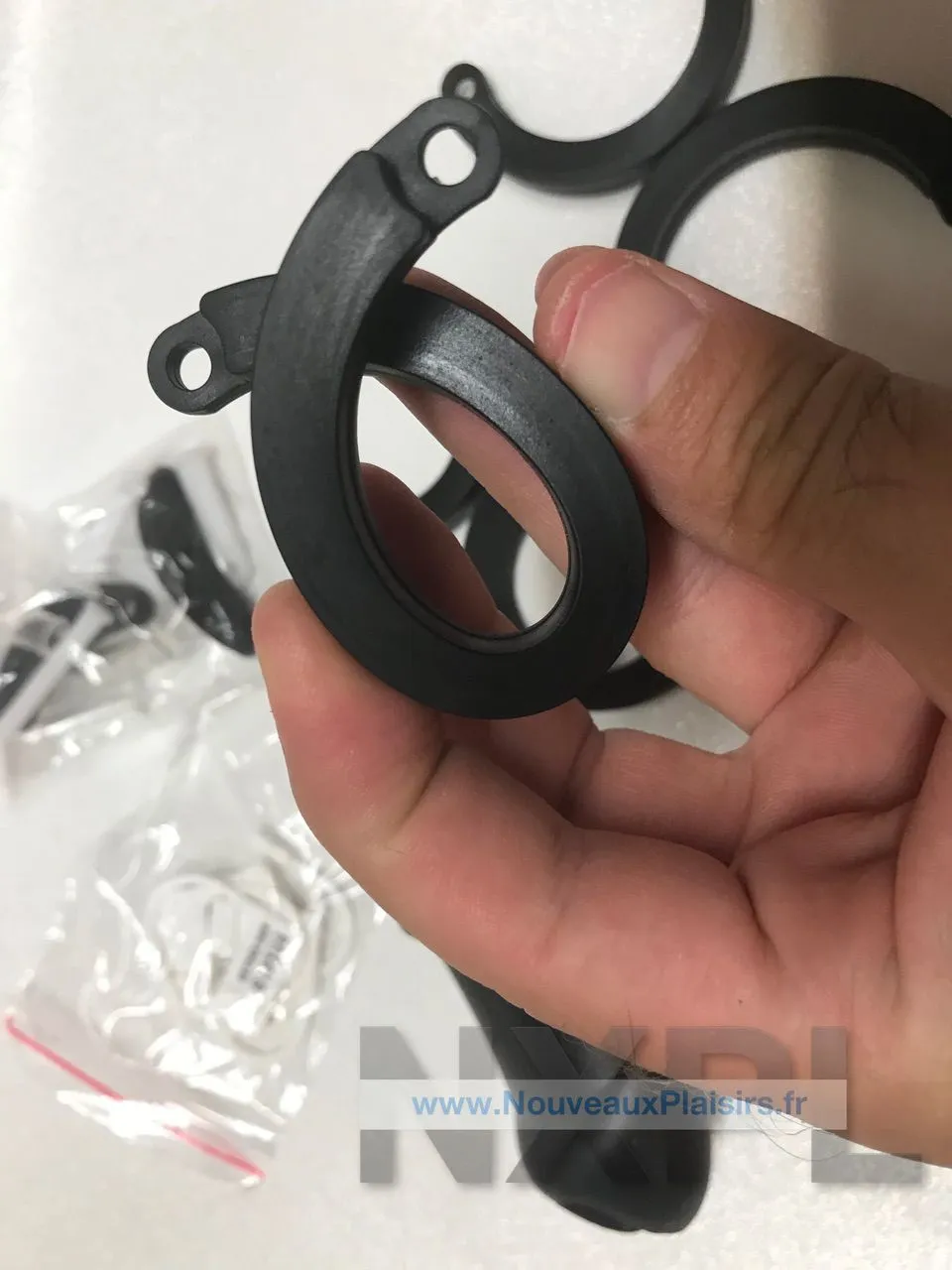 Test de la cage de chasteté FAAK chez Dildok.com - NXPL