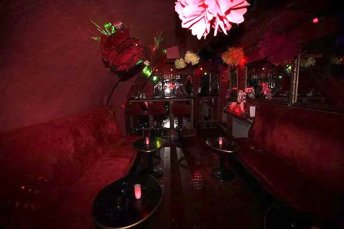 Le bar du sous-sol du club Le Cupidon