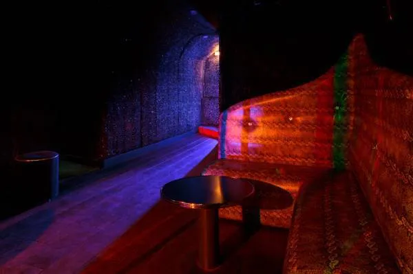 L'intérieur du club libertin Le Mask