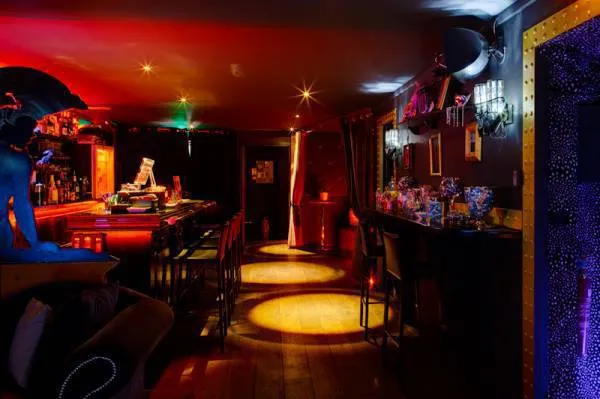 L'intérieur du club libertin Le Mask