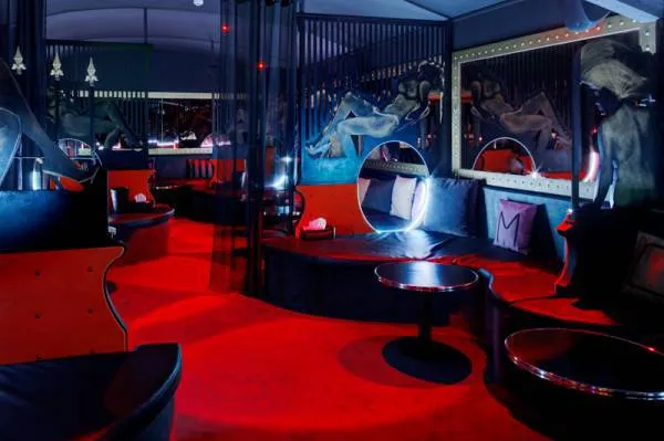 L'intérieur du club libertin Le Mask