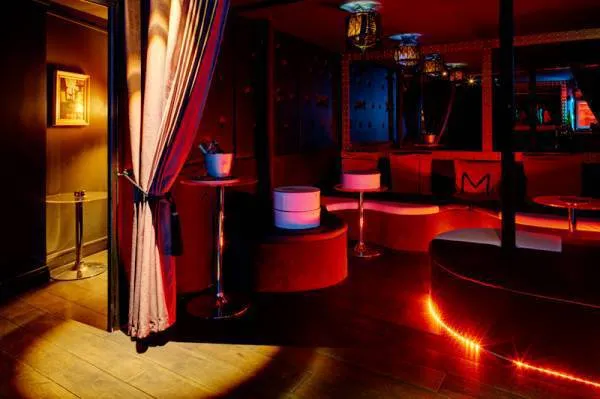 L'intérieur du club libertin Le Mask
