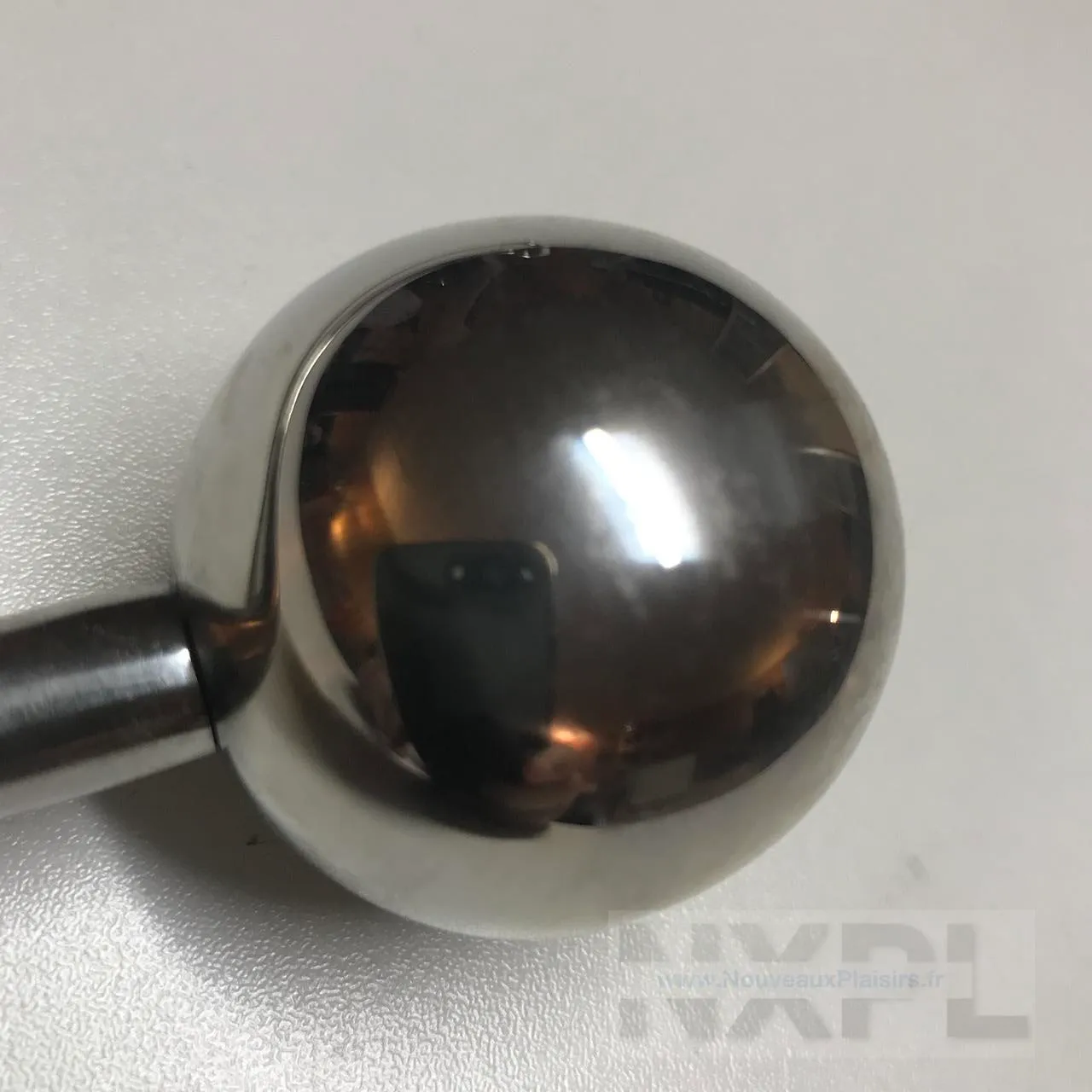 Détail de la finition en acier du crochet anal Rimba