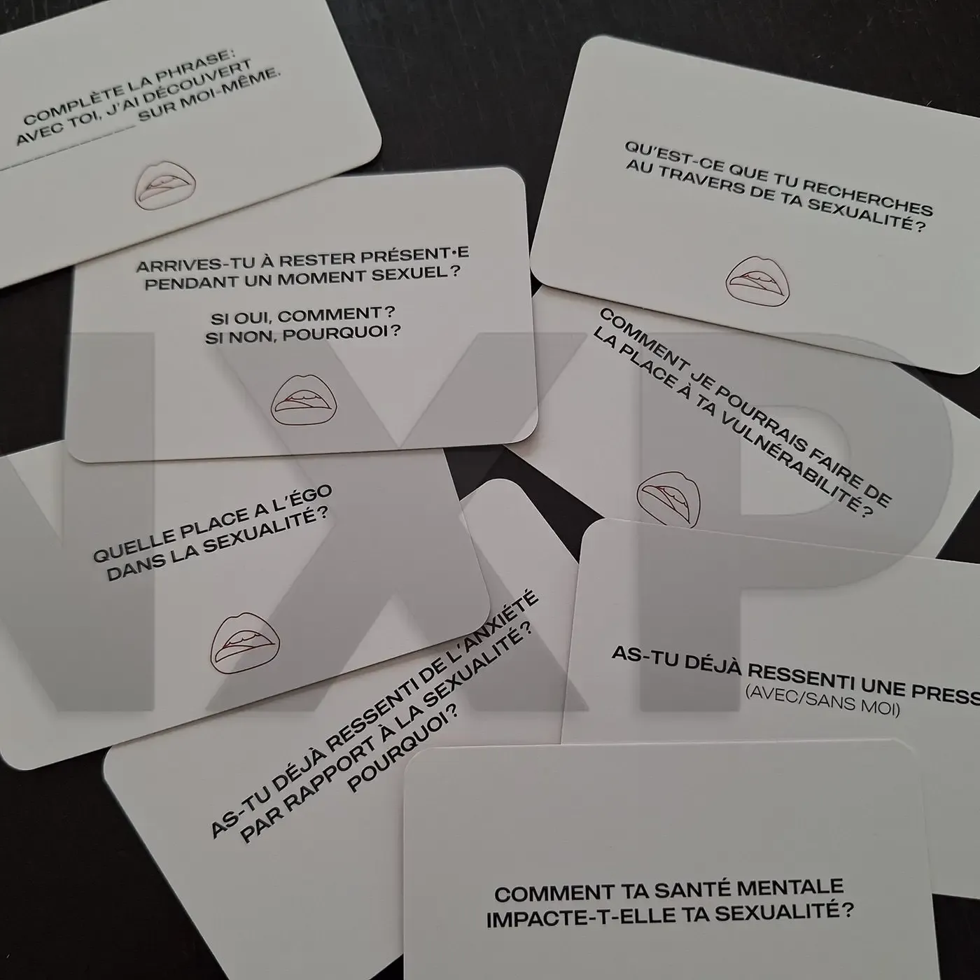 Boîte et cartes du jeu DisCULtons pour discuter de sexualité