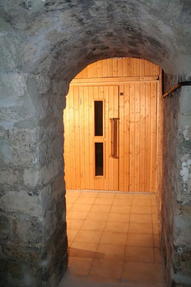 Avis sur le sauna libertin L'Exhibar : Un lieu unique et inclusif à Paris