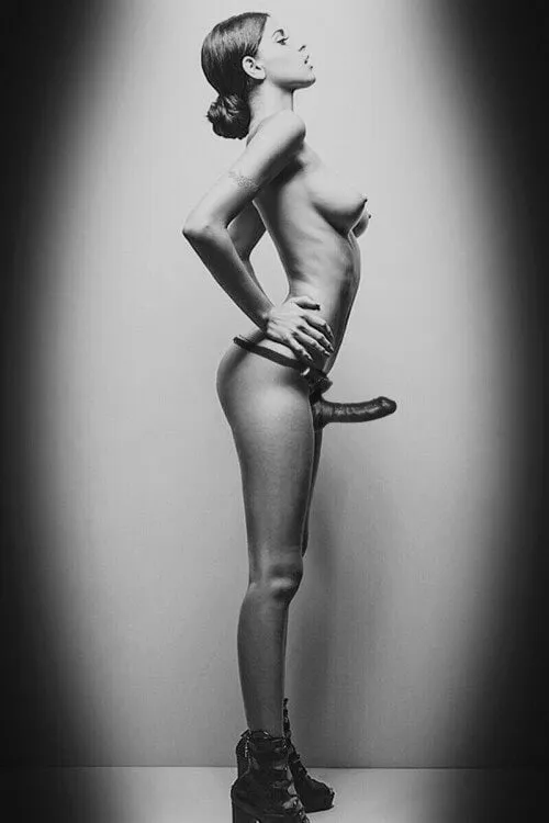 Harnais Faire Hommage Ooh! porté pour une session de pegging