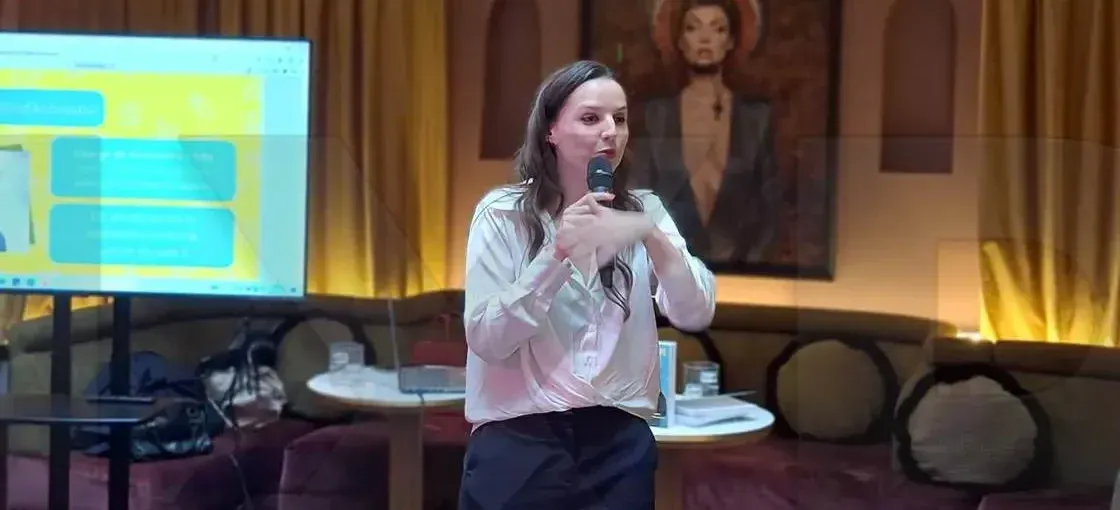 Livre : 'Le Microscope Dans La Culotte' de Flore Cherry