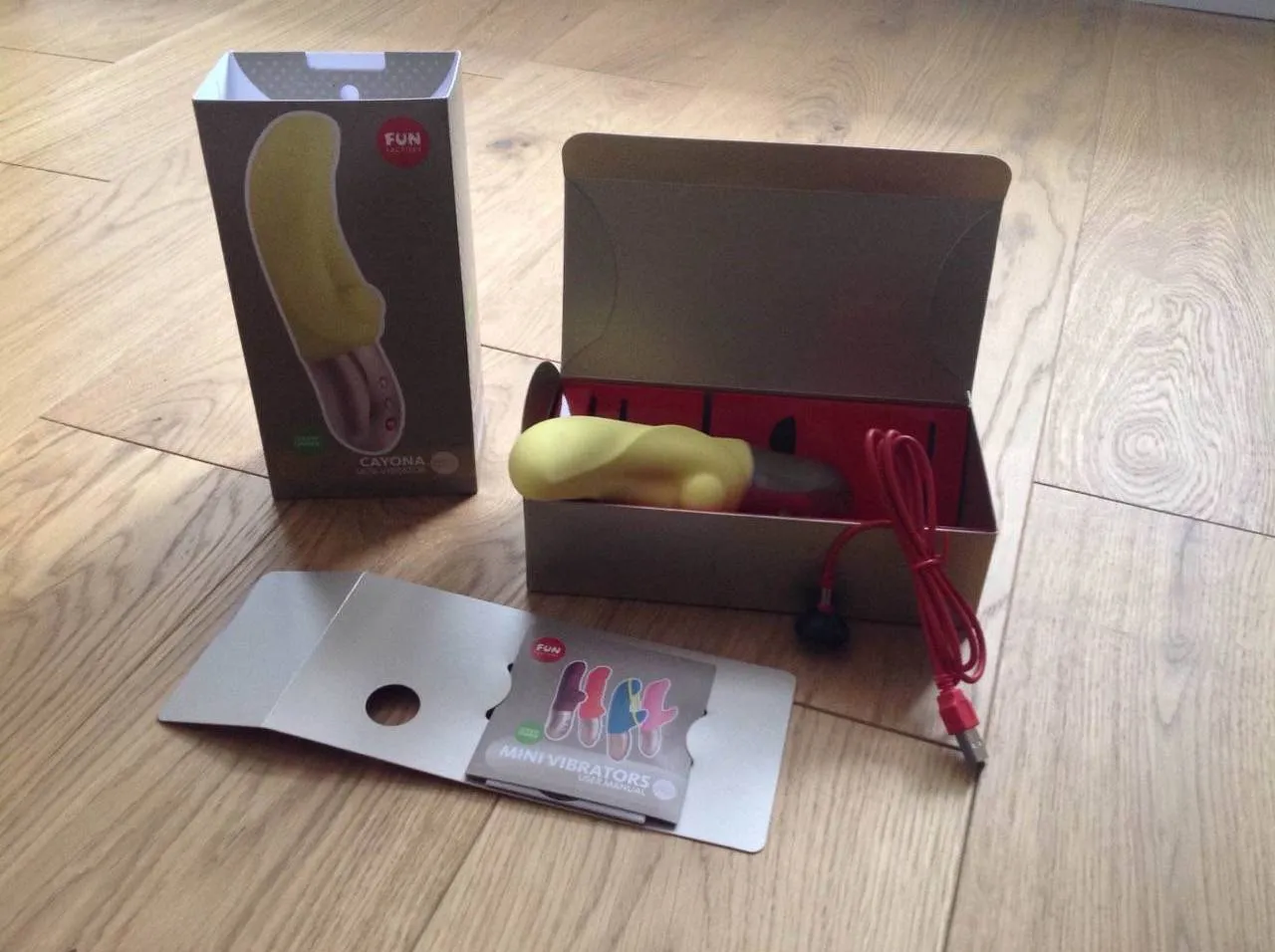 Détail des boutons de commande du vibromasseur Fun Factory Cayona