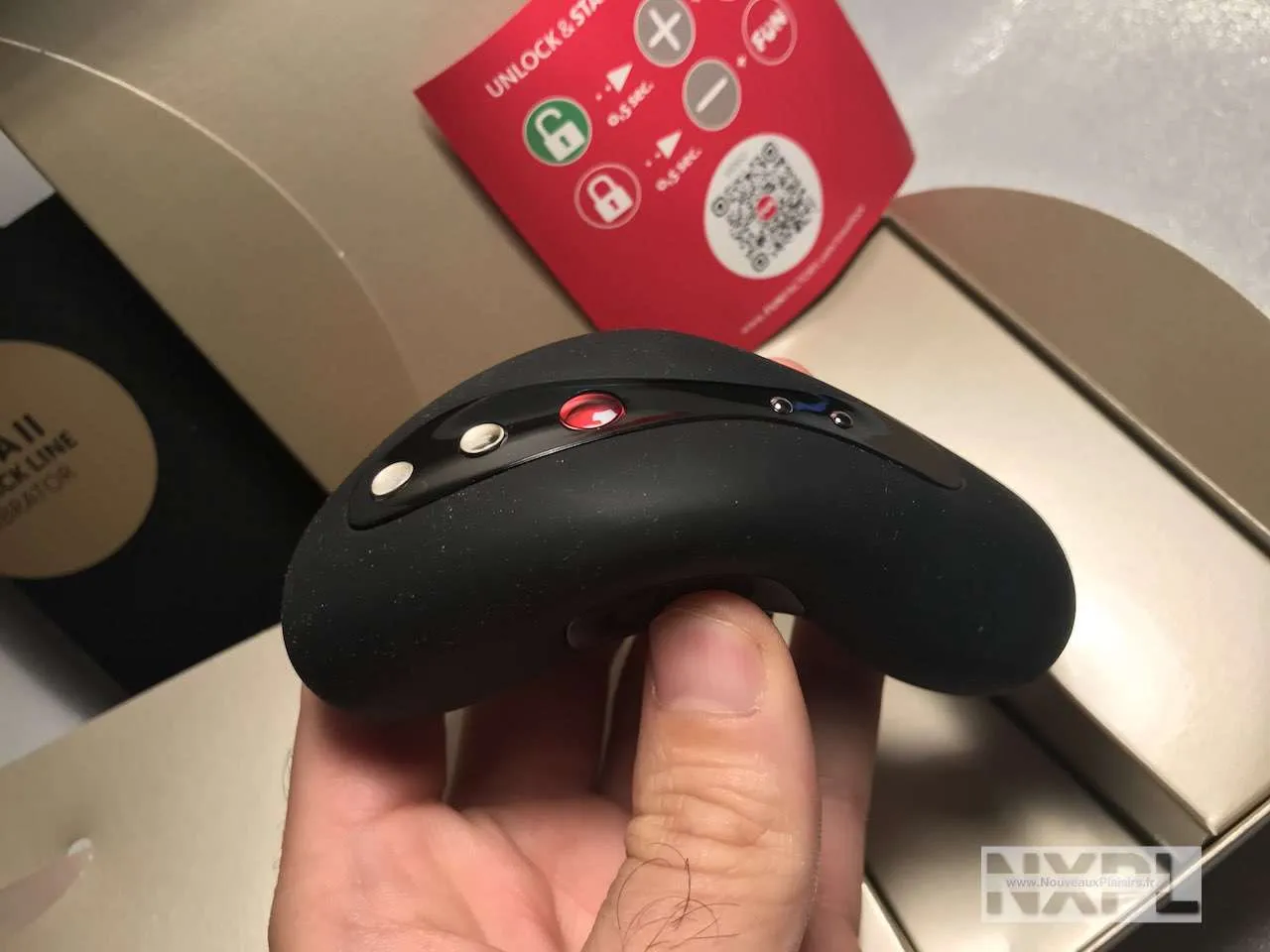 Le stimulateur Laya 2 Blackline avec son interface de contrôle à trois boutons