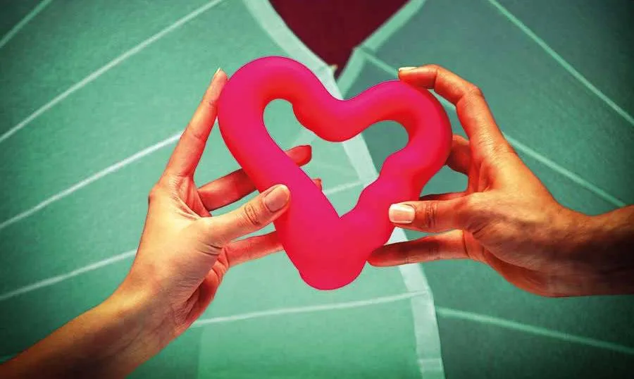 Double godemichet Fun Factory New Wave formant un cœur