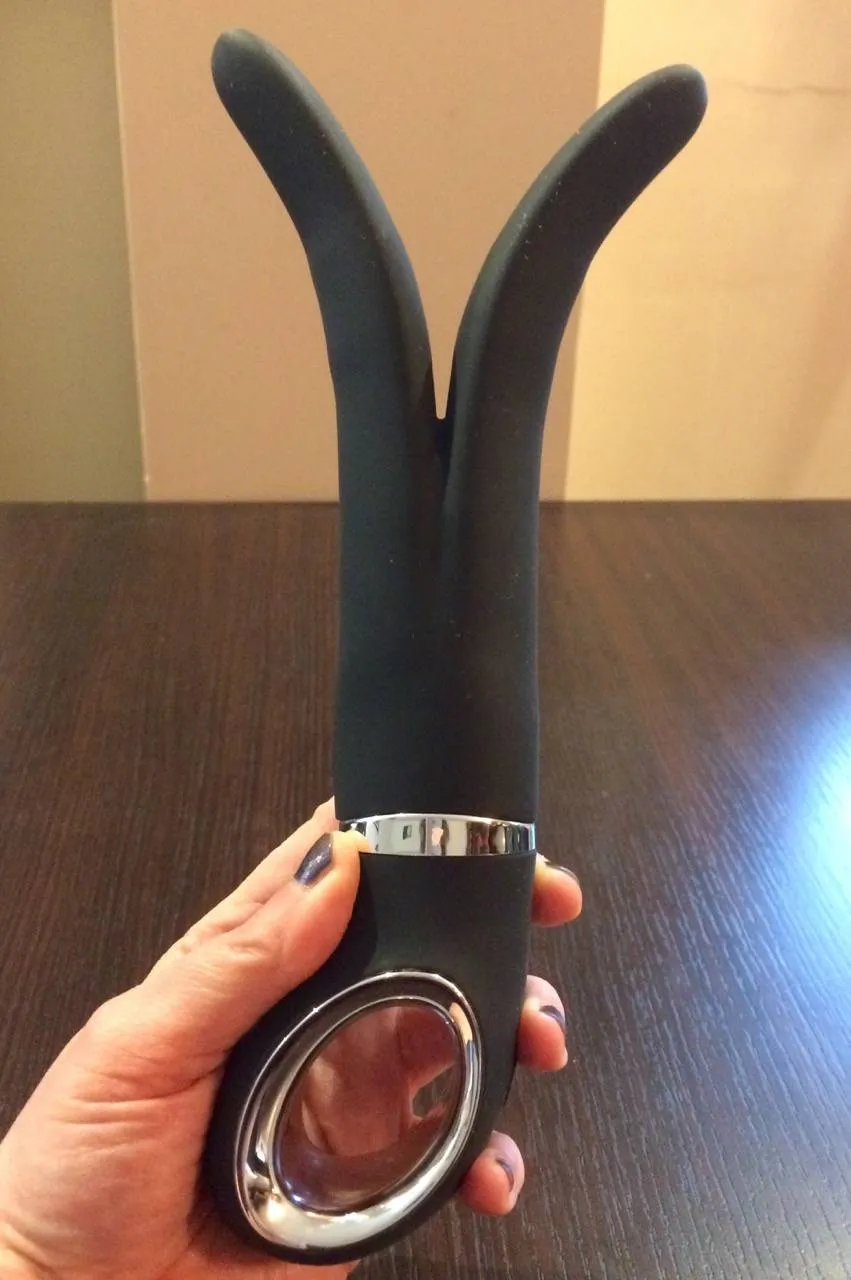 Vue d'ensemble du vibromasseur FunToys GVibe 2 noir en silicone