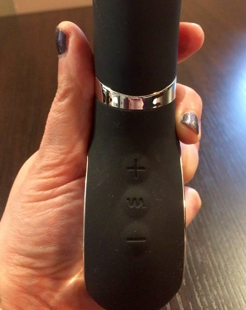 Détail de la forme ergonomique et des branches du FunToys GVibe 2