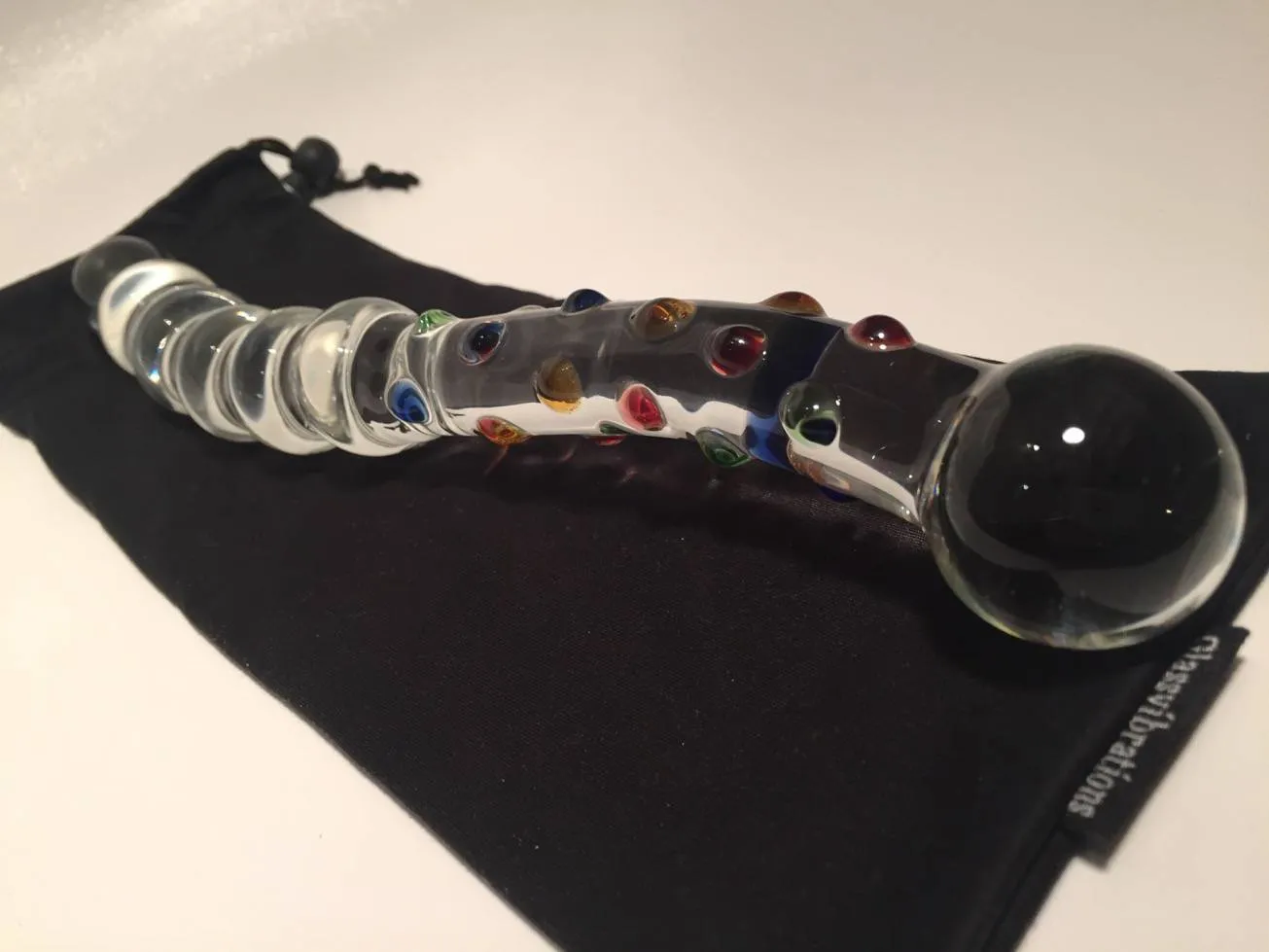 Vue d'ensemble du godemichet en verre GlassVibrations Fantasy