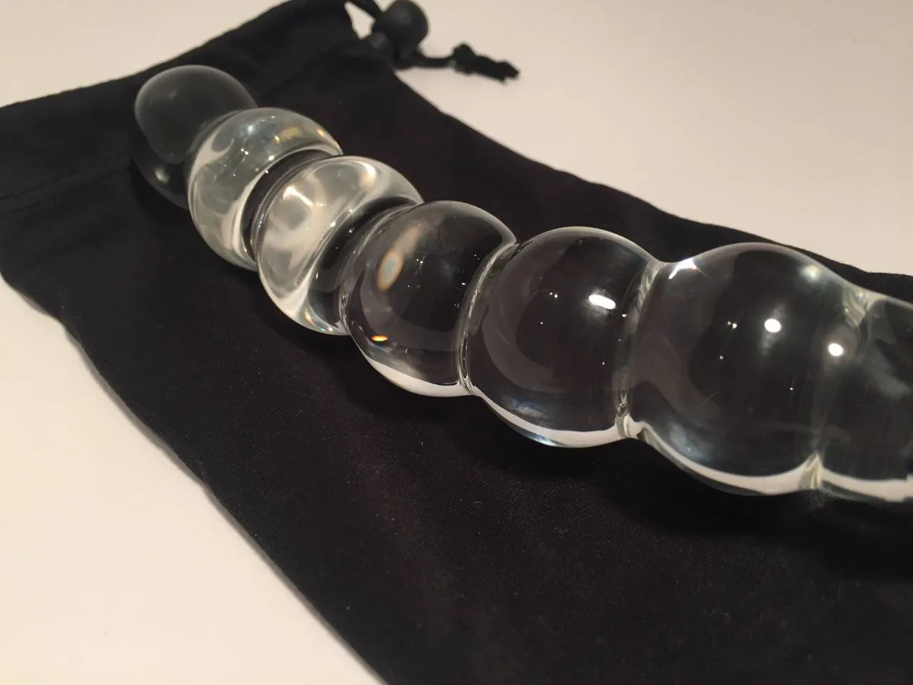 Extrémité anale du godemichet GlassVibrations Fantasy avec boules ondulées