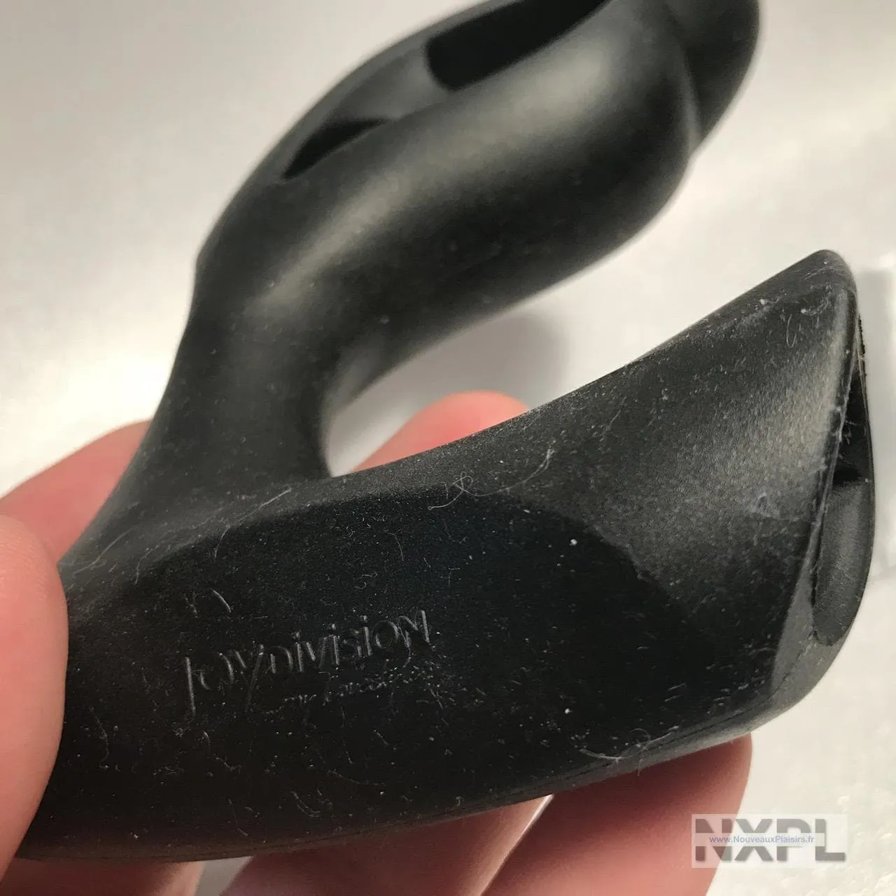 Le silicone du Joy Division XPander 4+ attire la poussière