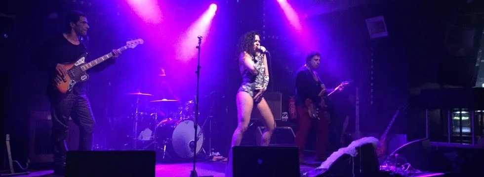 Julia Palombe en concert au Bus Palladium