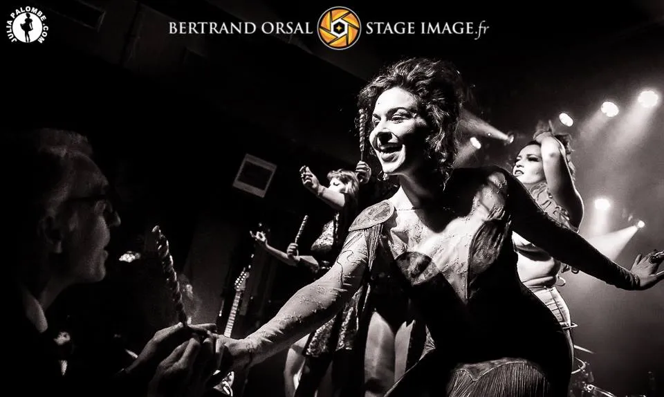 Performance scénique de Julia Palombe