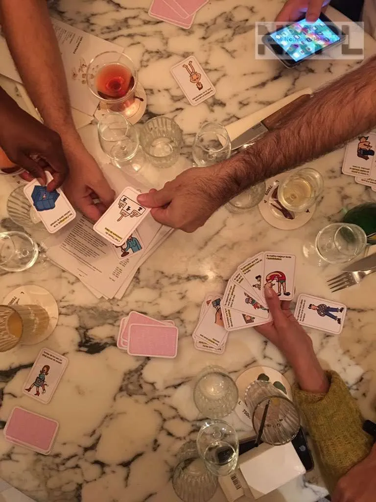 J'ai joué à Kantoutacou, un jeu de cartes pour créer des histoires CULtes hilarantes