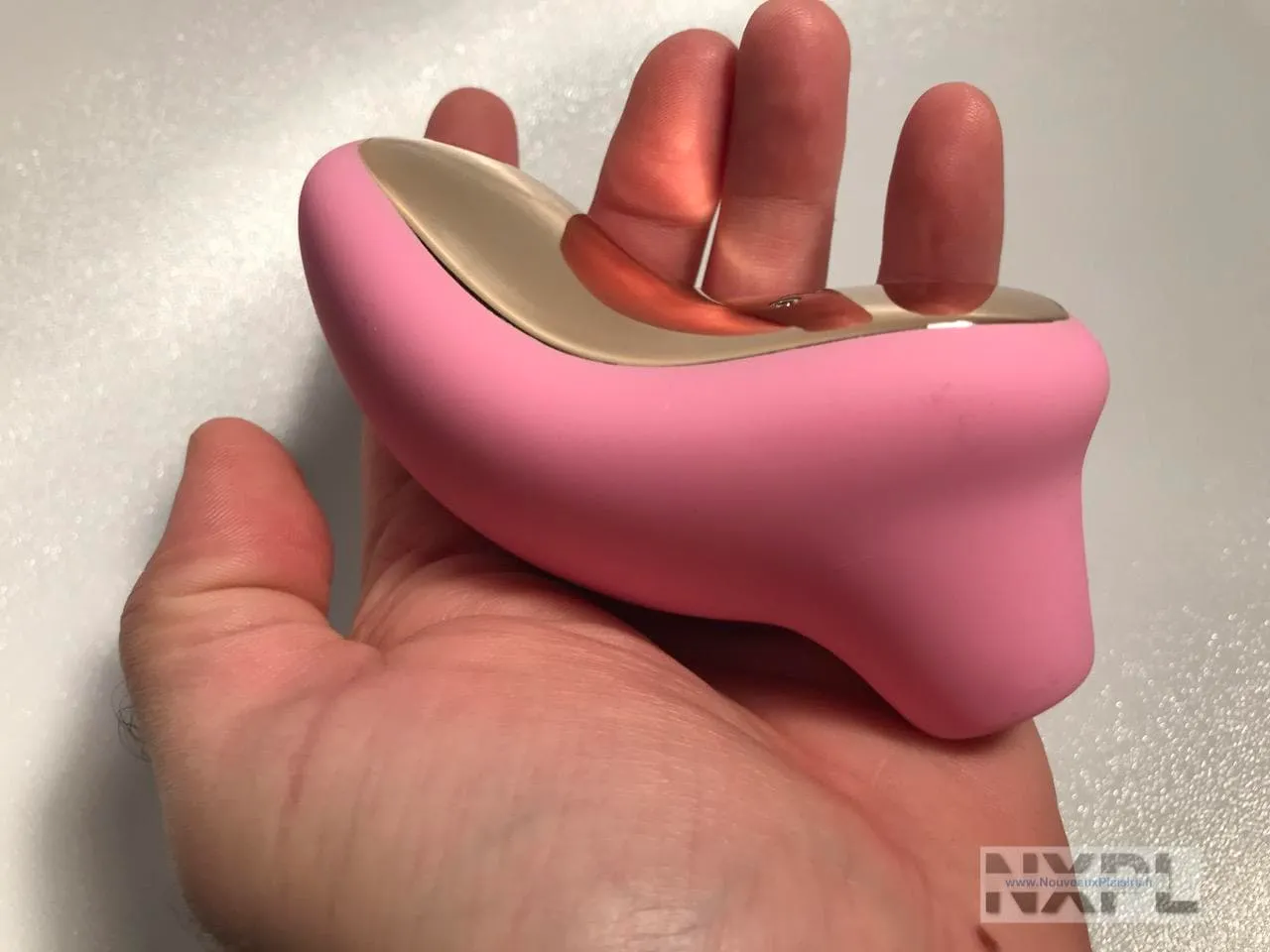 Prise en main ergonomique du Lelo Sona Cruise