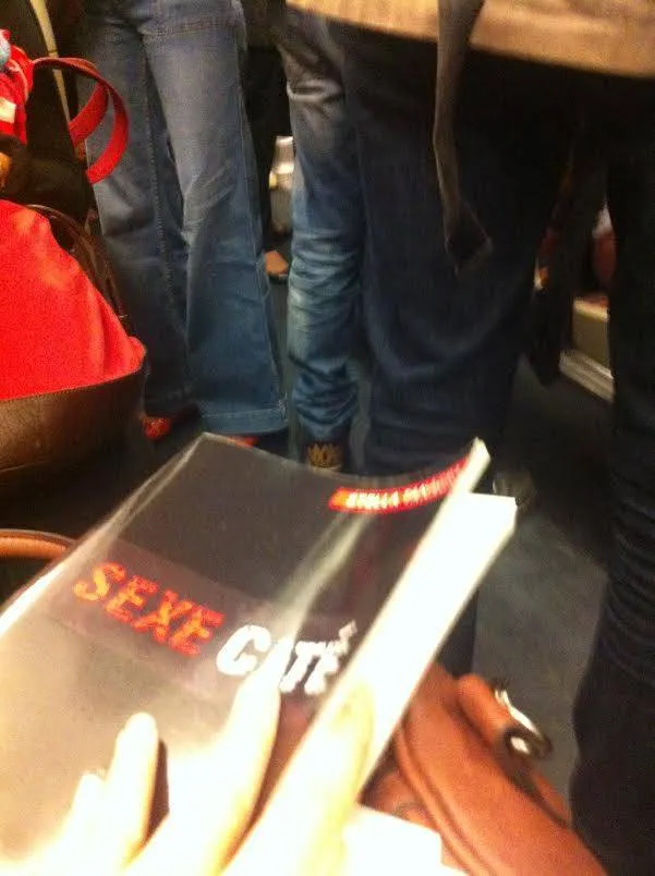 Ambiance créative lors de l'atelier d'écriture érotique de Flore Cherry