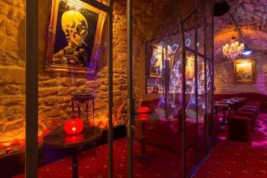 Vue d'un espace de détente et de plaisir au Taken Club