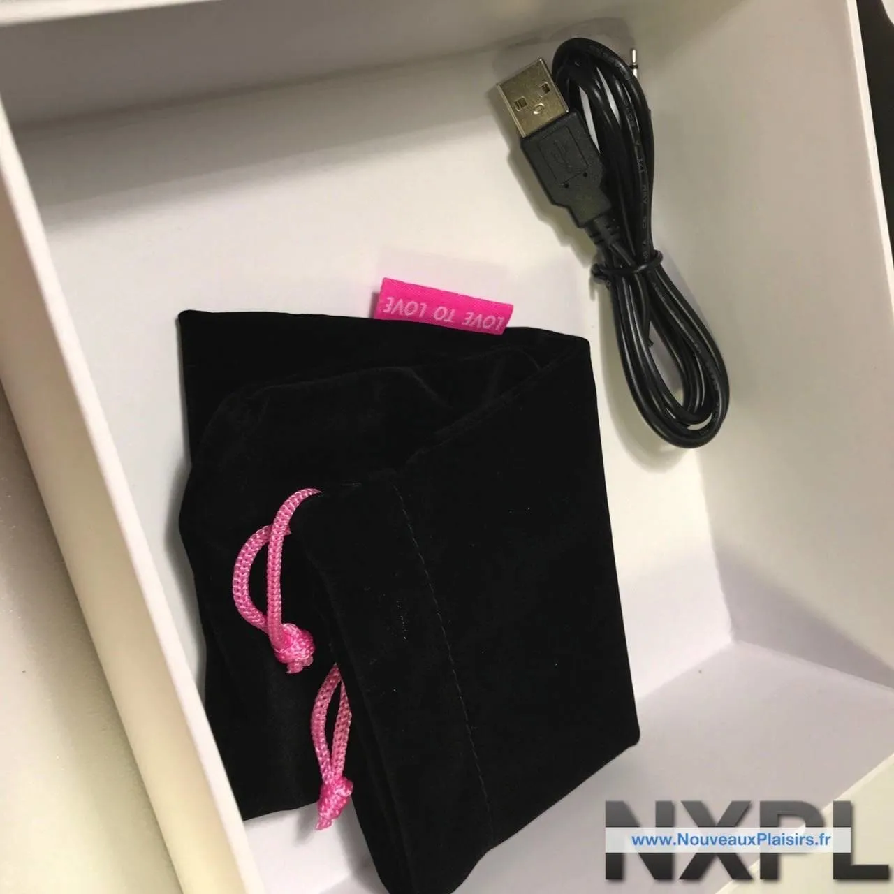 Pochette de rangement et câble USB du masseur Love To Love HIM
