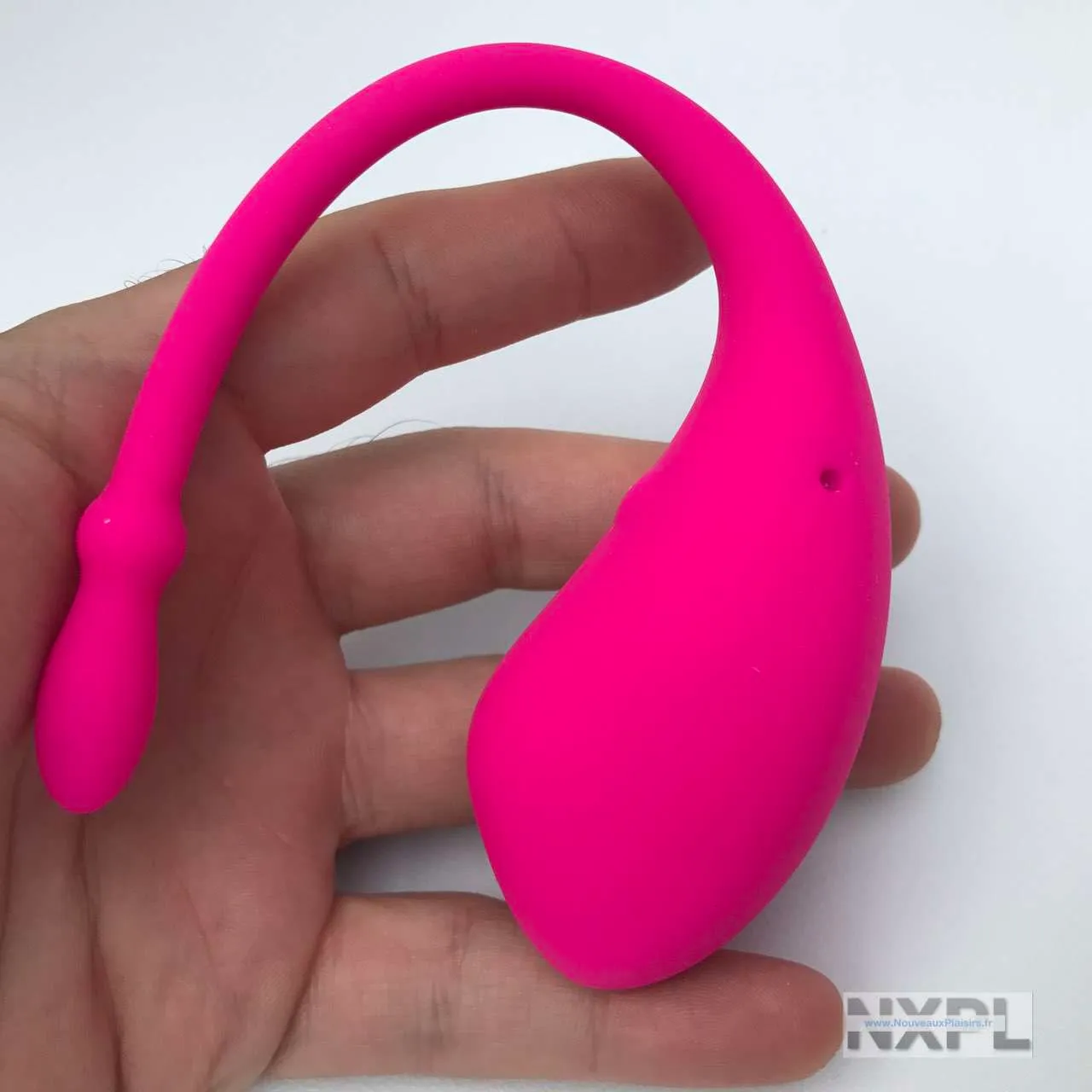 Vue rapprochée de l'orifice de chargement étanche sur le Lovense Lush