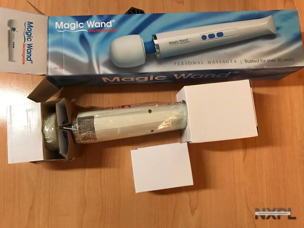 Boîte d'emballage bleue et blanche du Magic Wand Rechargeable