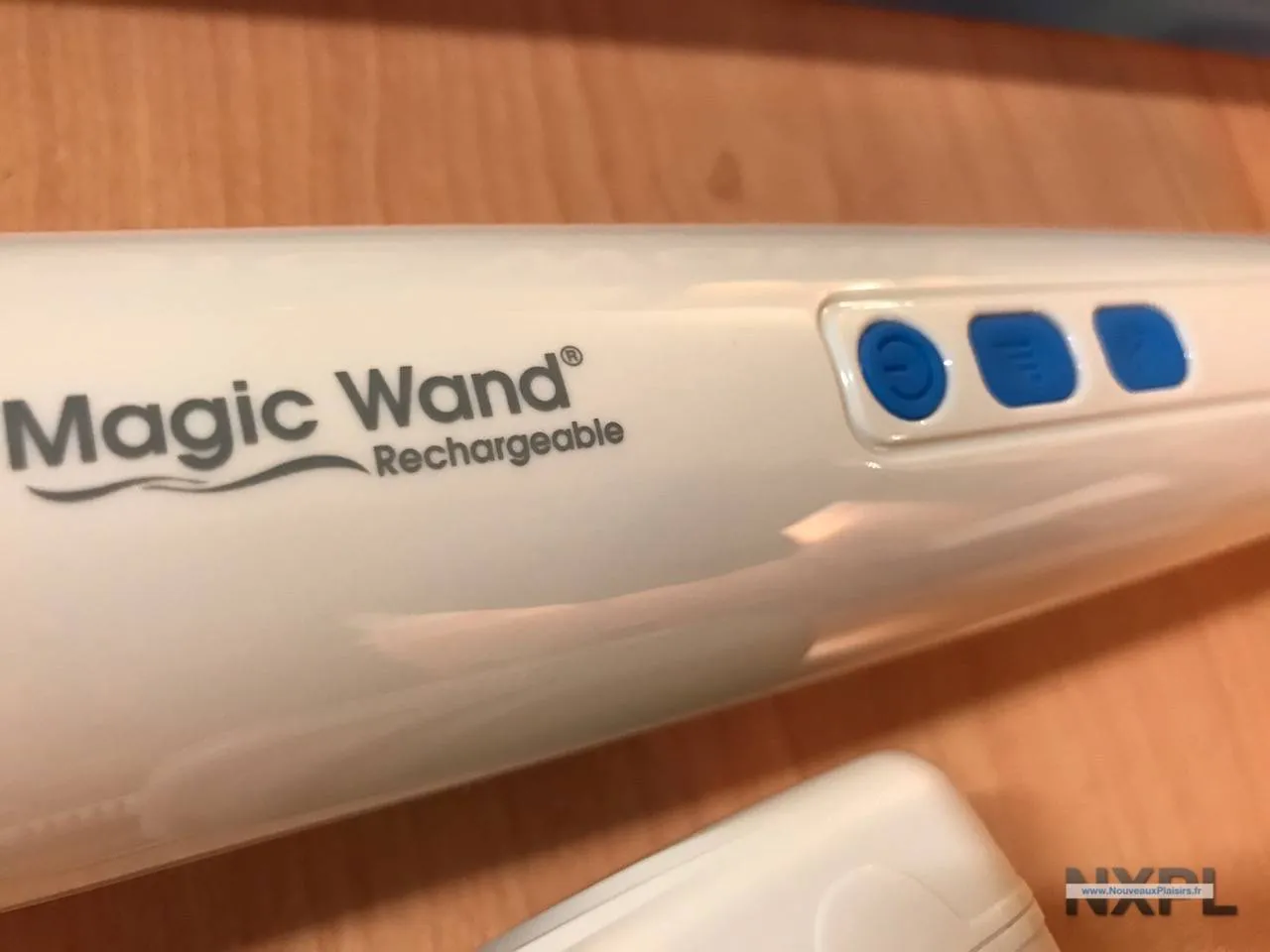Tête vibrante du Magic Wand Rechargeable en gros plan montrant la texture du silicone
