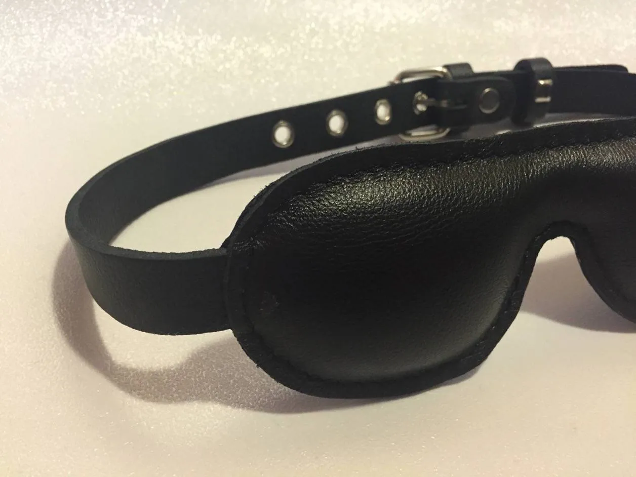 Masque en cuir Dèmonia porté sur le visage