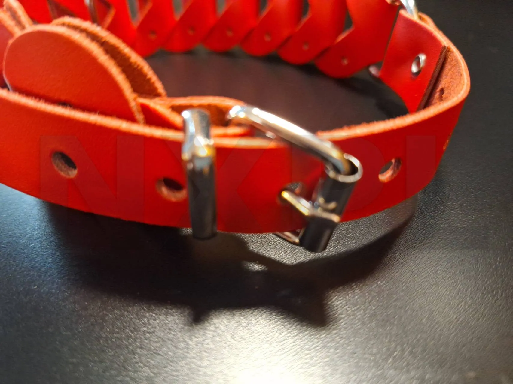 Mise en situation des menottes The Sinners lors du test