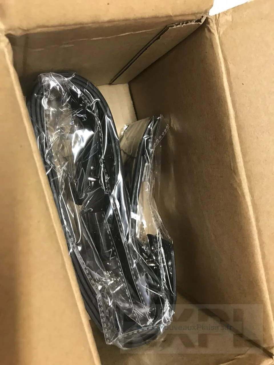 nxpl menottes cuisses poignets dildok 02