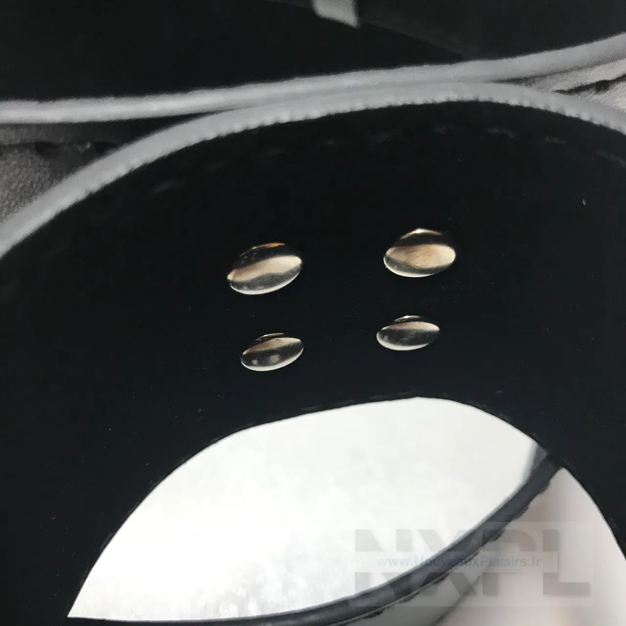 nxpl menottes cuisses poignets dildok 05