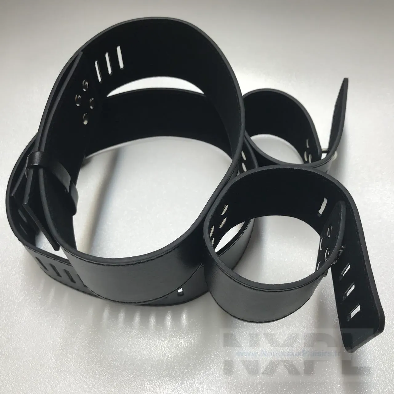 Test des menottes cuisses & poignets de Dildok