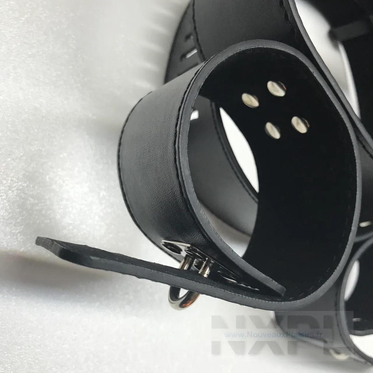 nxpl menottes cuisses poignets dildok 10