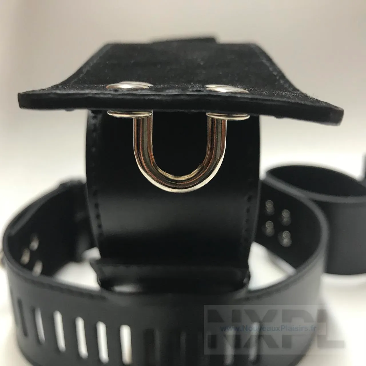 nxpl menottes cuisses poignets dildok 13