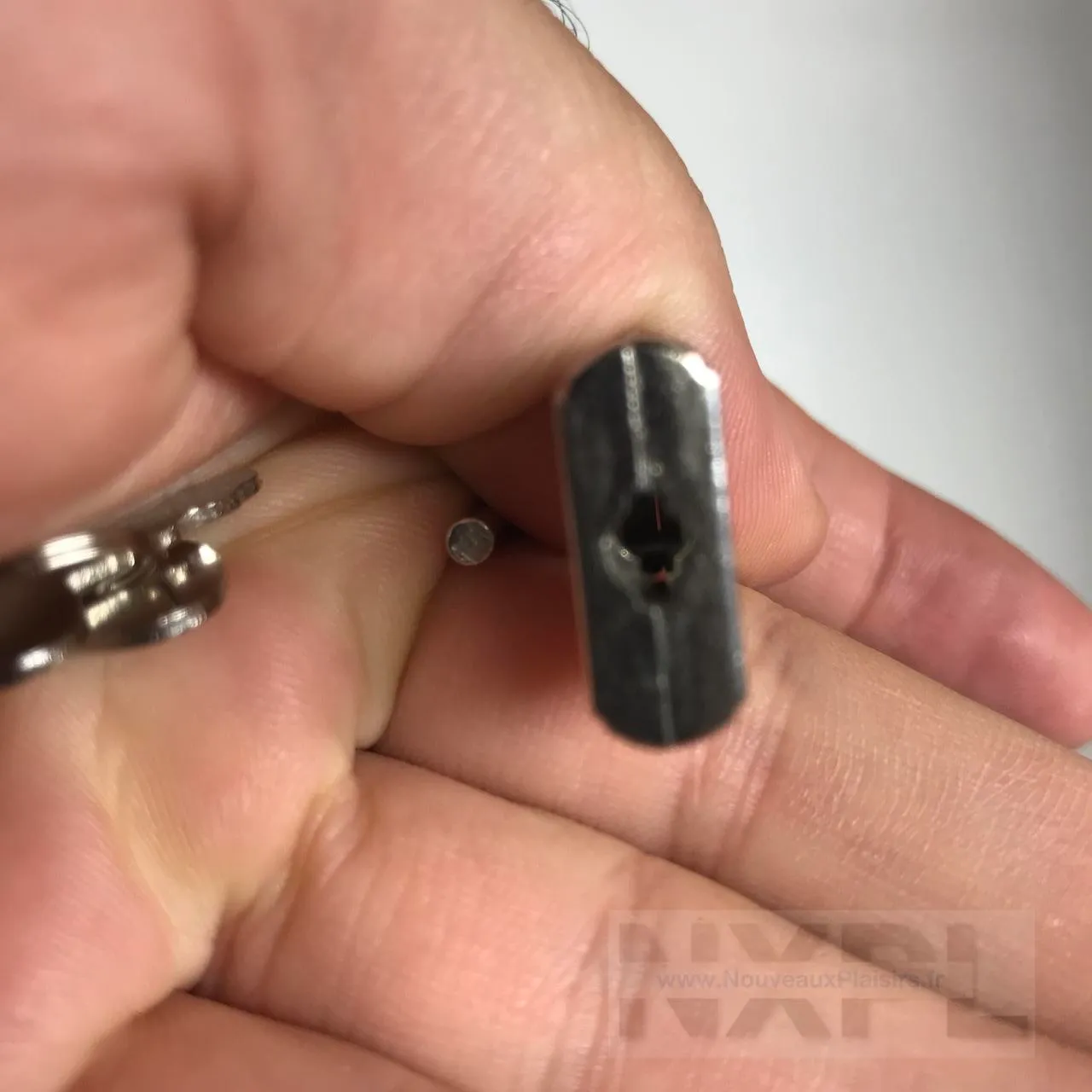 nxpl menottes cuisses poignets dildok 17