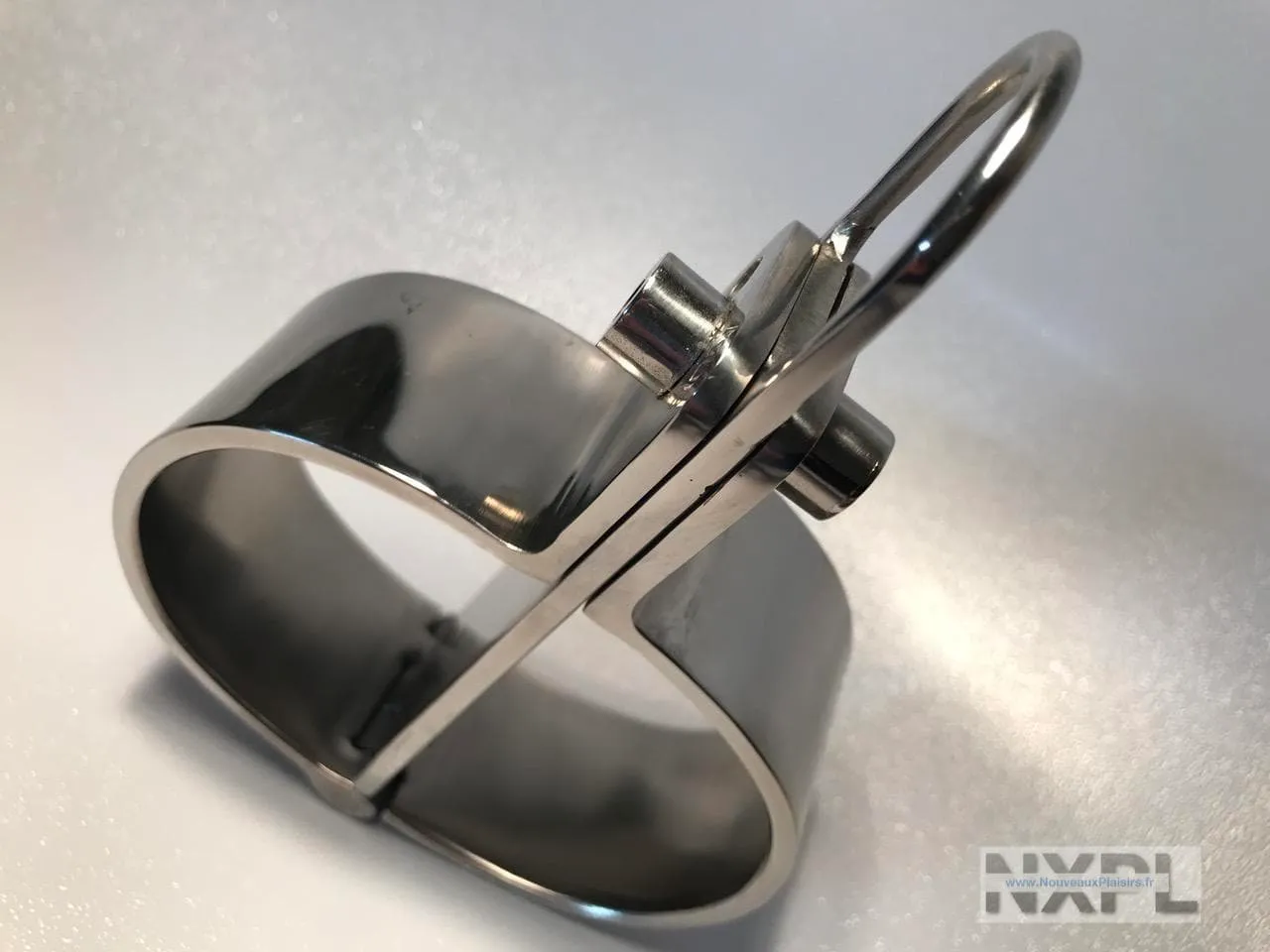 Menottes jointes en acier Kub de Dèmonia pour bondage médiéval