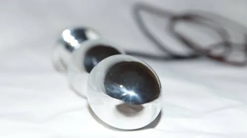 Appareil Mystim Tension Lover et accessoires