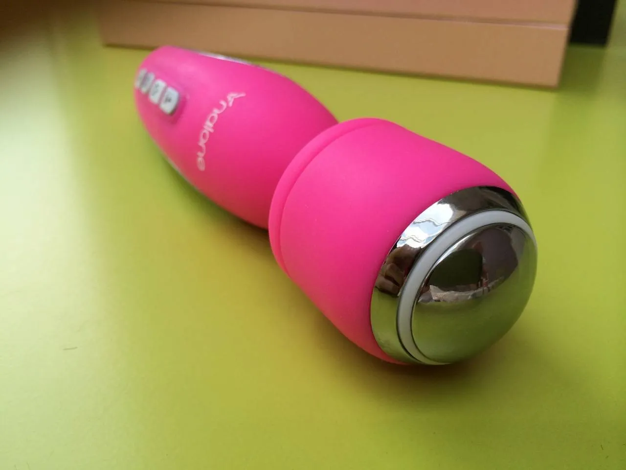 Gros plan sur la tête métallique du Nalone Electro